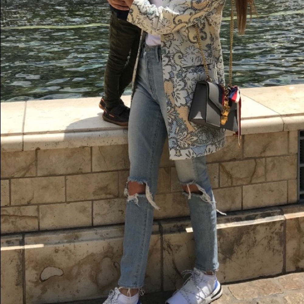 Gucci Mini Sylvie Leather Mini Chain Bag in Gray - Picture 11 of 12